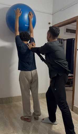 Shoulder & posture exercise with a Swiss ball